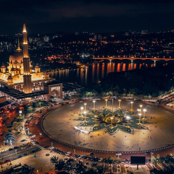 Deluxe Umrah Package 20 days